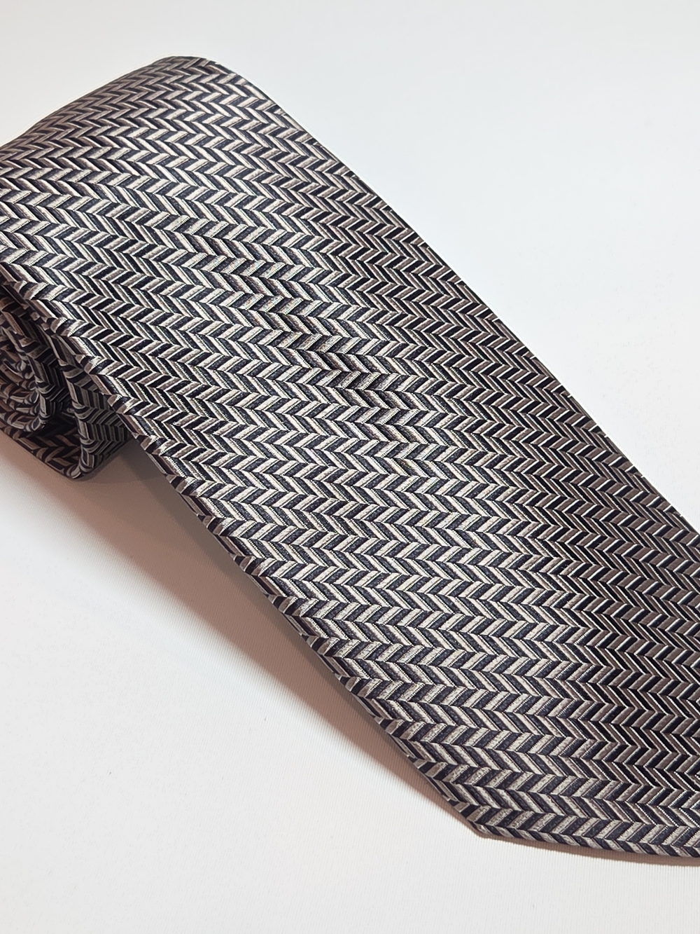 Paul Fredrick Mens 100% Silk Chevron Pattern Tie in Black and Silver
